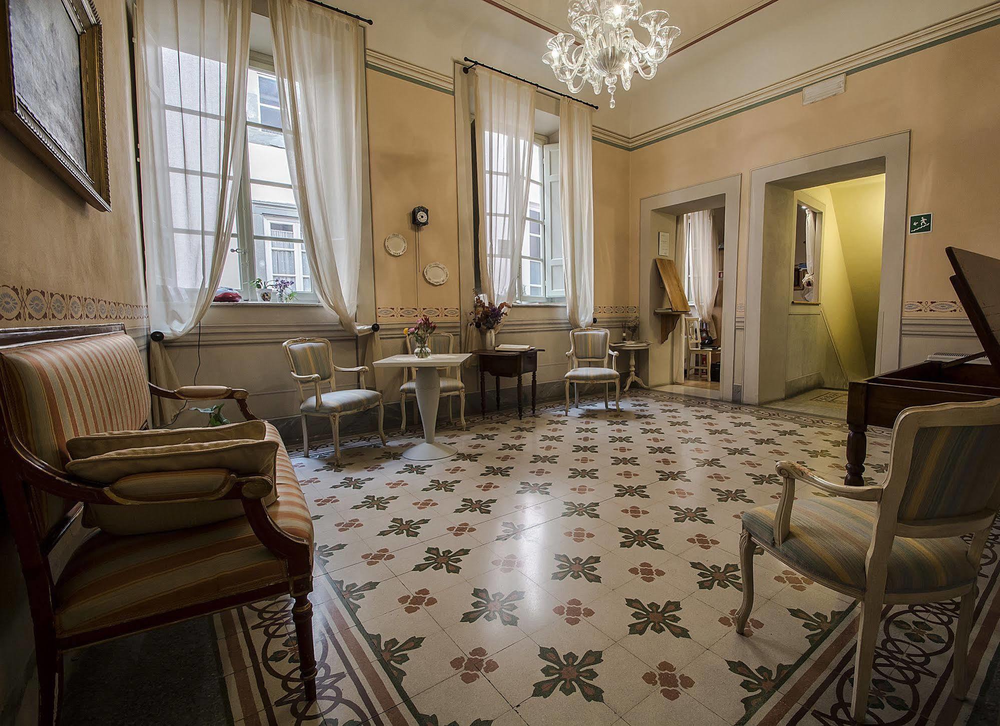A Palazzo Busdraghi Residenza D'epoca Acomodação com café da manhã  Lucca